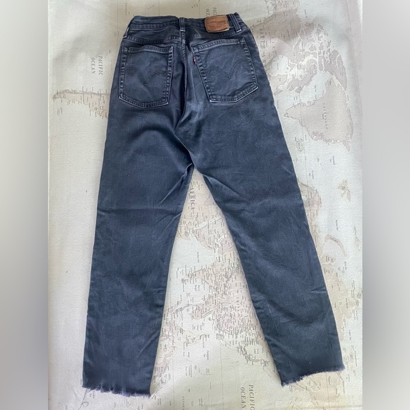 Levi’s 90s Gray/ Purple Wash High Rise Raw Hem Jeans Size 29 - Picture 3 of 14